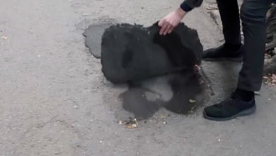 Фото - Российский депутат отремонтировал дорогу куском резины